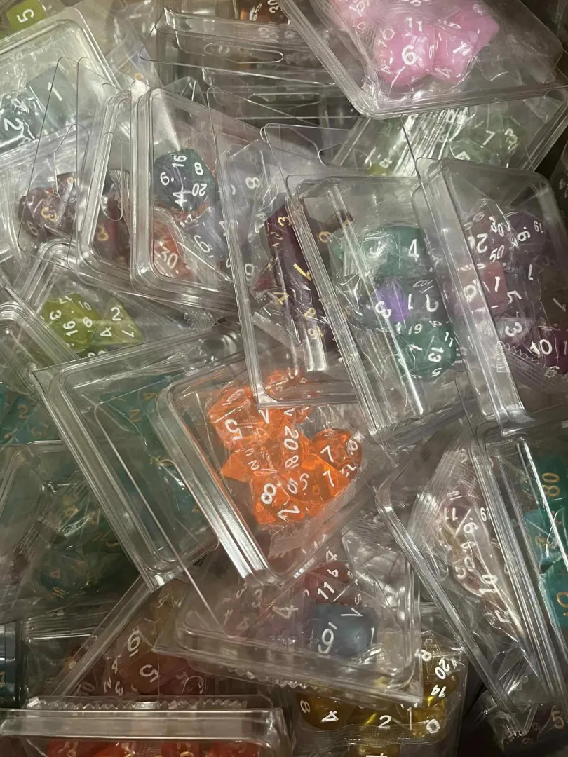 A Role Playing Dice Set: Random Dice Set Plast Förpackning