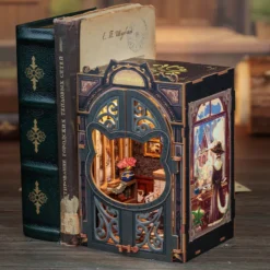 Cat's Study - Book Nook Kit - CuteBee
