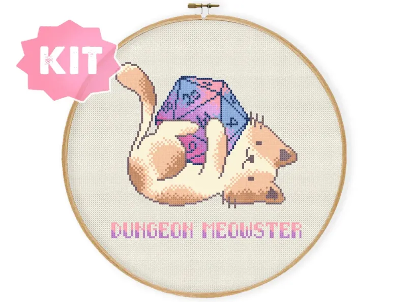 Dungeon Meowster Korsstygnskit– Katt & D20 i Pastell för DnD-fans