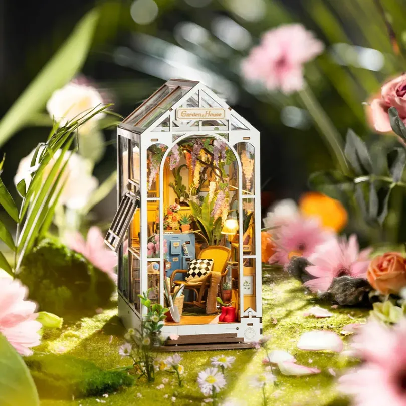 Garden House - Book Nook Kit - Rolife