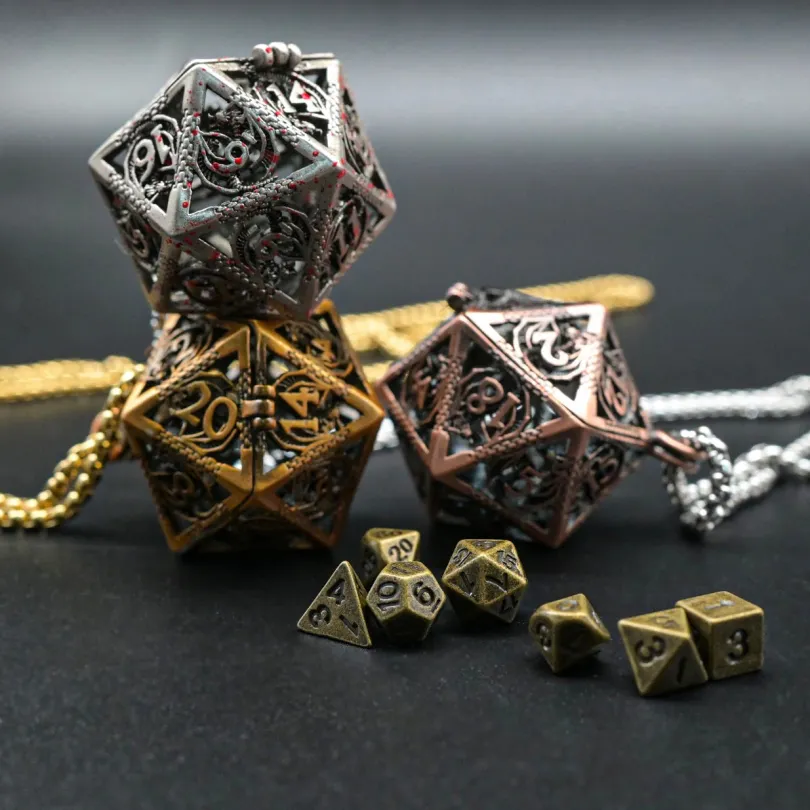 Mini Metal Dice Set Halsband Gold D20 Metall