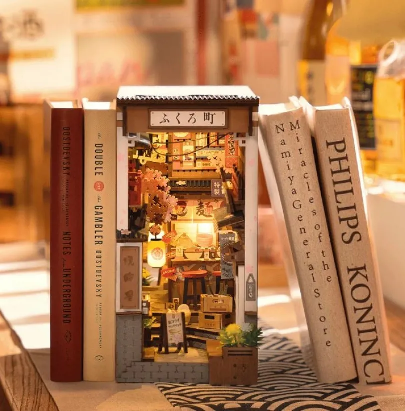 Sakura Wine Alley - Book Nook Kit - Rolife